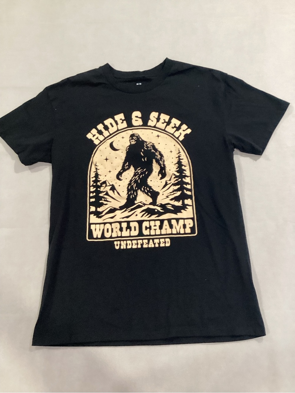 Source Unknown Black Tee with Cream Bigfoot 'Hide & Seek' Graphic size M #9/17